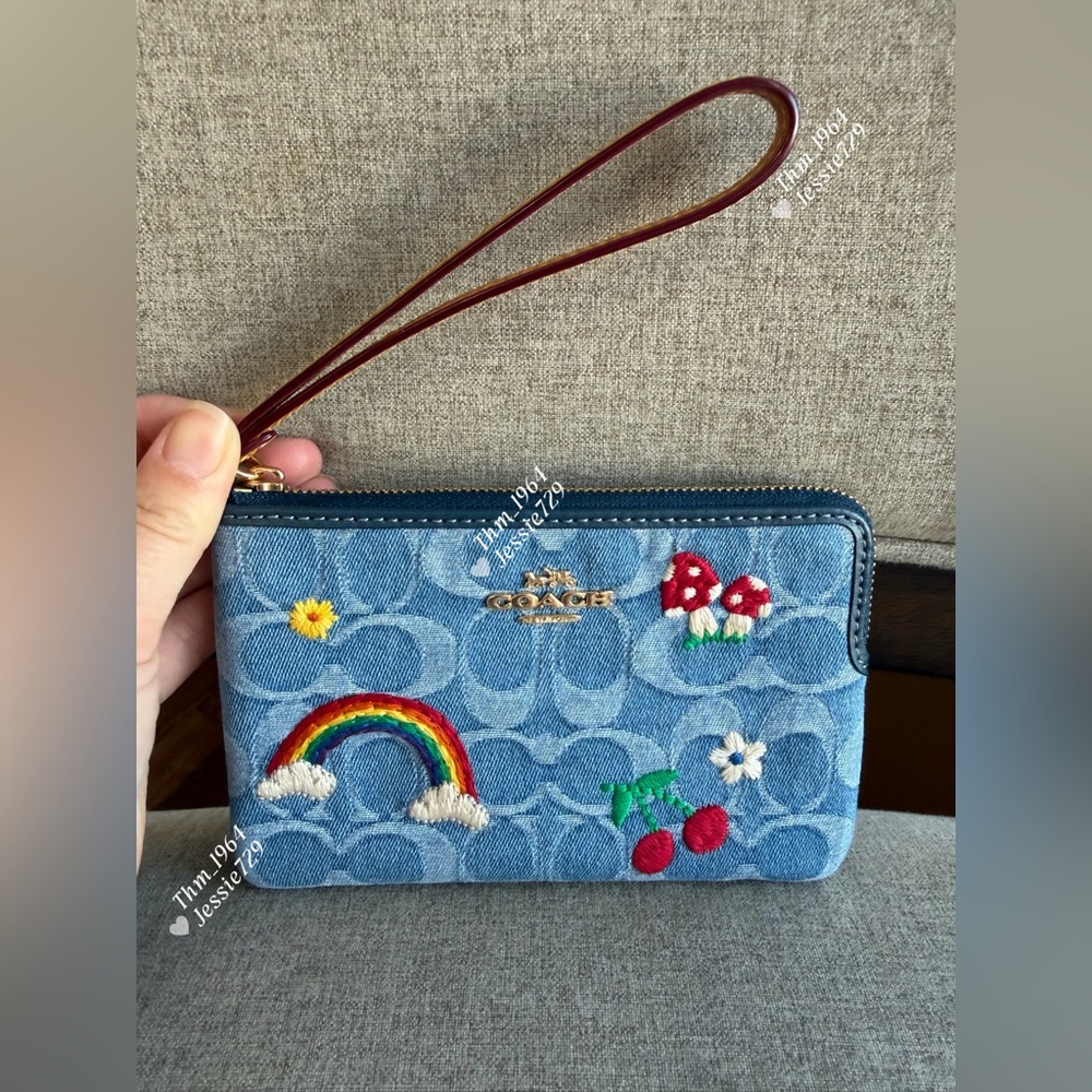 NWT！COACH Corner Zip Wristlet In Signature Denim（CDF35）fast shipping